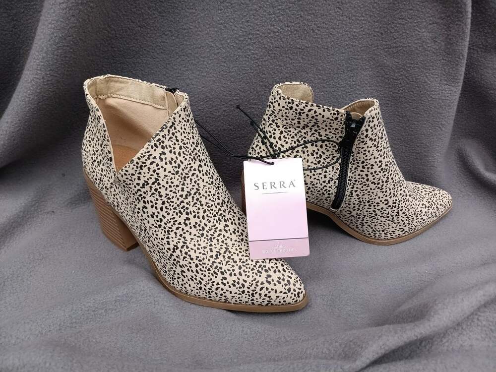 SERRA Side Cut Beige Black Spatter Booties Size 7 Faux Suede New With Tag